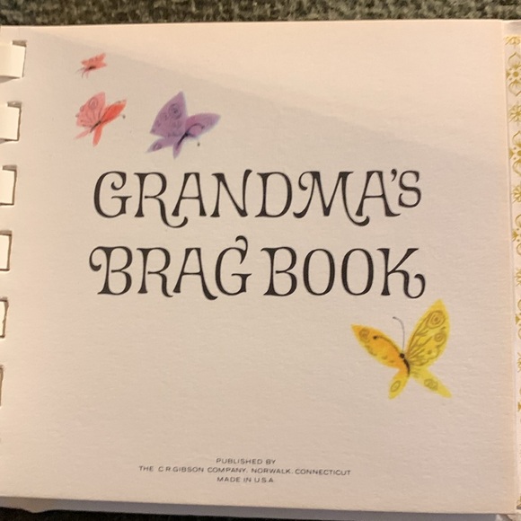 Vintage C.R. Gibson’s Grandma’s Brag Book in original box. Approx 4.5” x 4”. - Picture 8 of 12